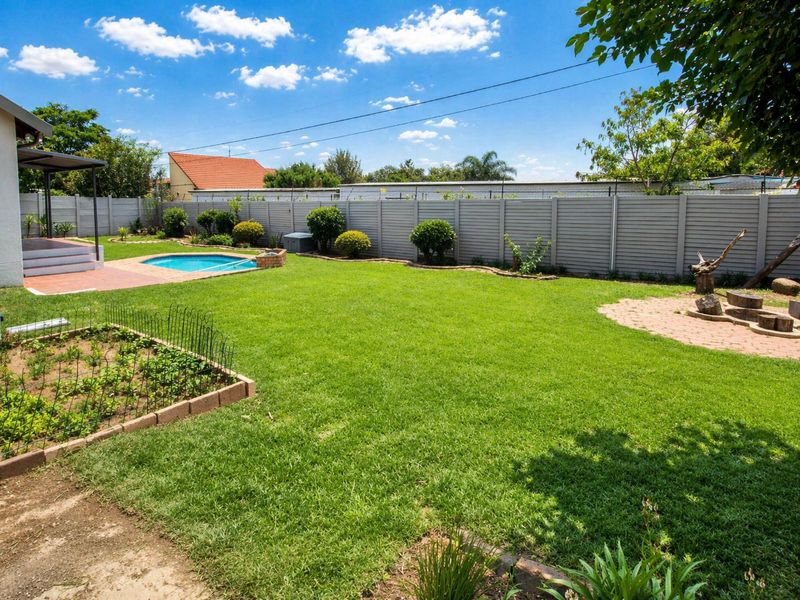 House For Sale in Douglasdale - Photo 4