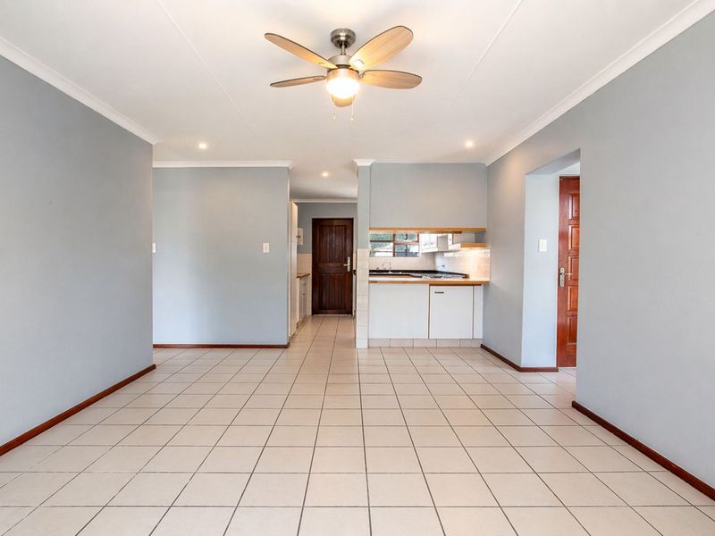 House For Sale in Douglasdale - Photo 10