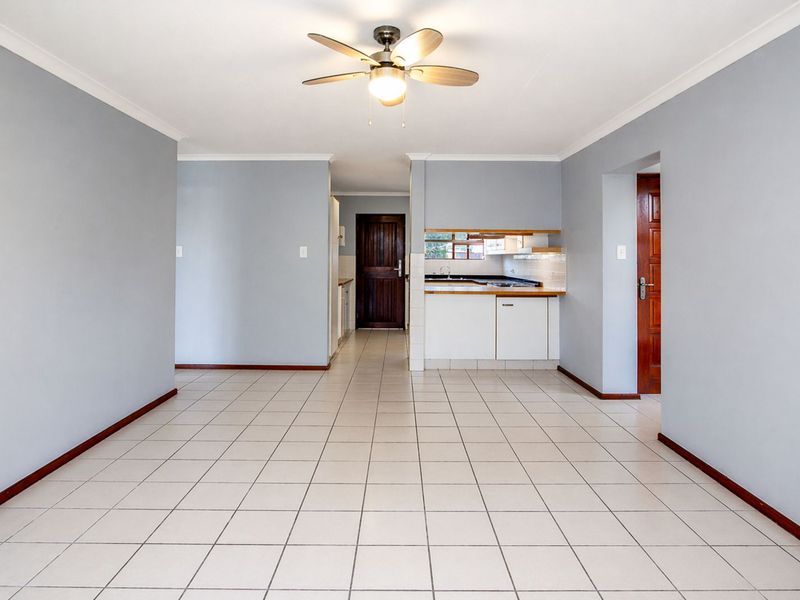 House For Sale in Douglasdale - Photo 9