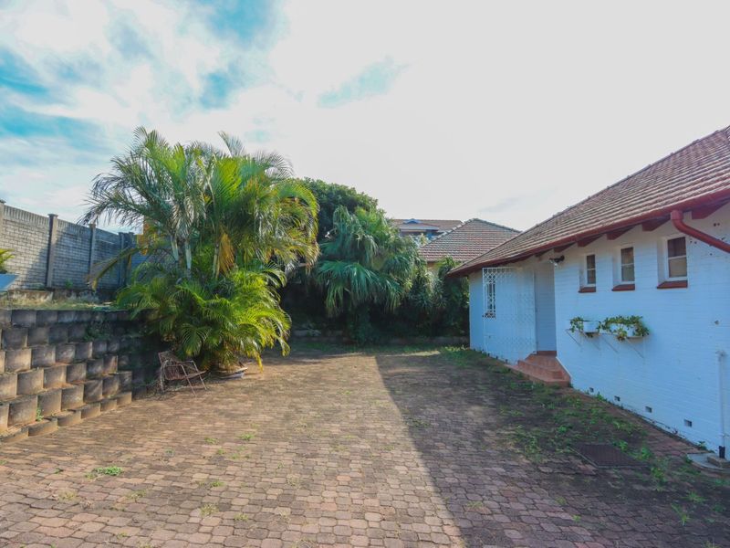 House For Sale in Woodlands - Photo 3