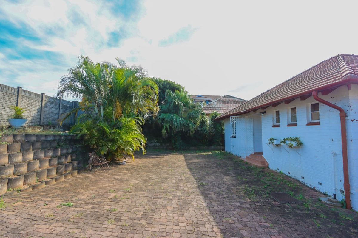 House For Sale in Woodlands - Photo 3