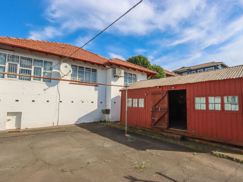 House For Sale in Woodlands - Photo 4