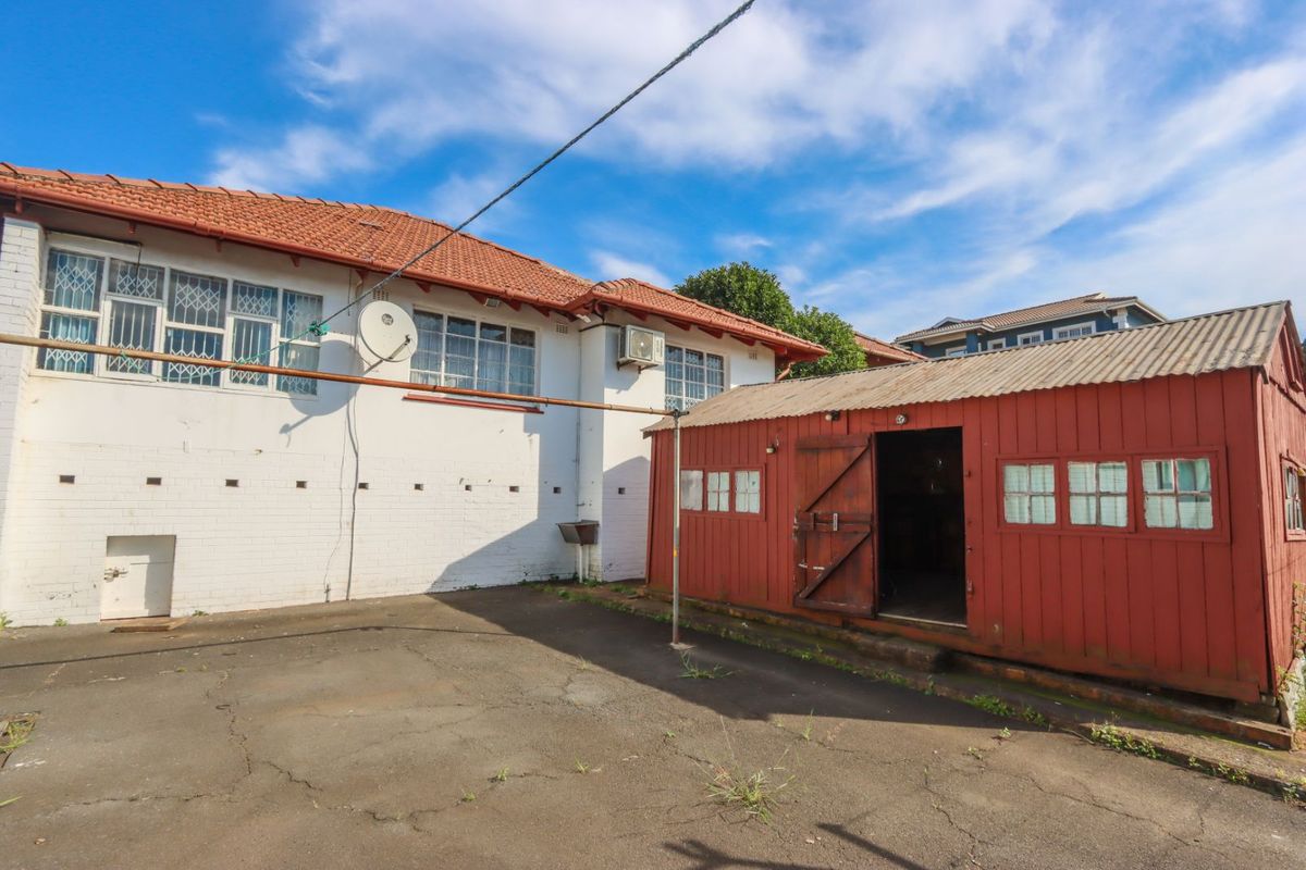 House For Sale in Woodlands - Photo 4