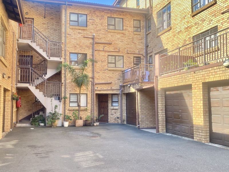 Apartment For Sale in Amanzimtoti - Photo 2