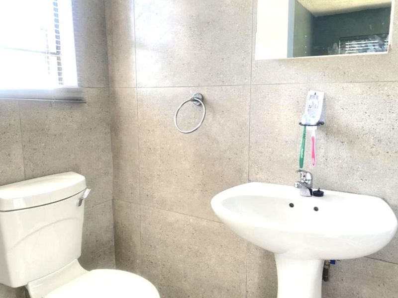 Apartment For Sale in Amanzimtoti - Photo 7