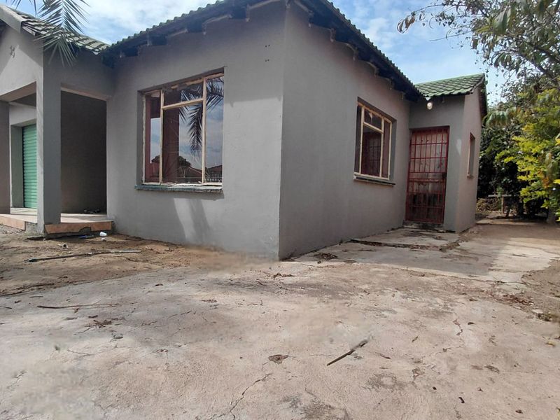 House For Sale in Seshego 9B - Photo 4