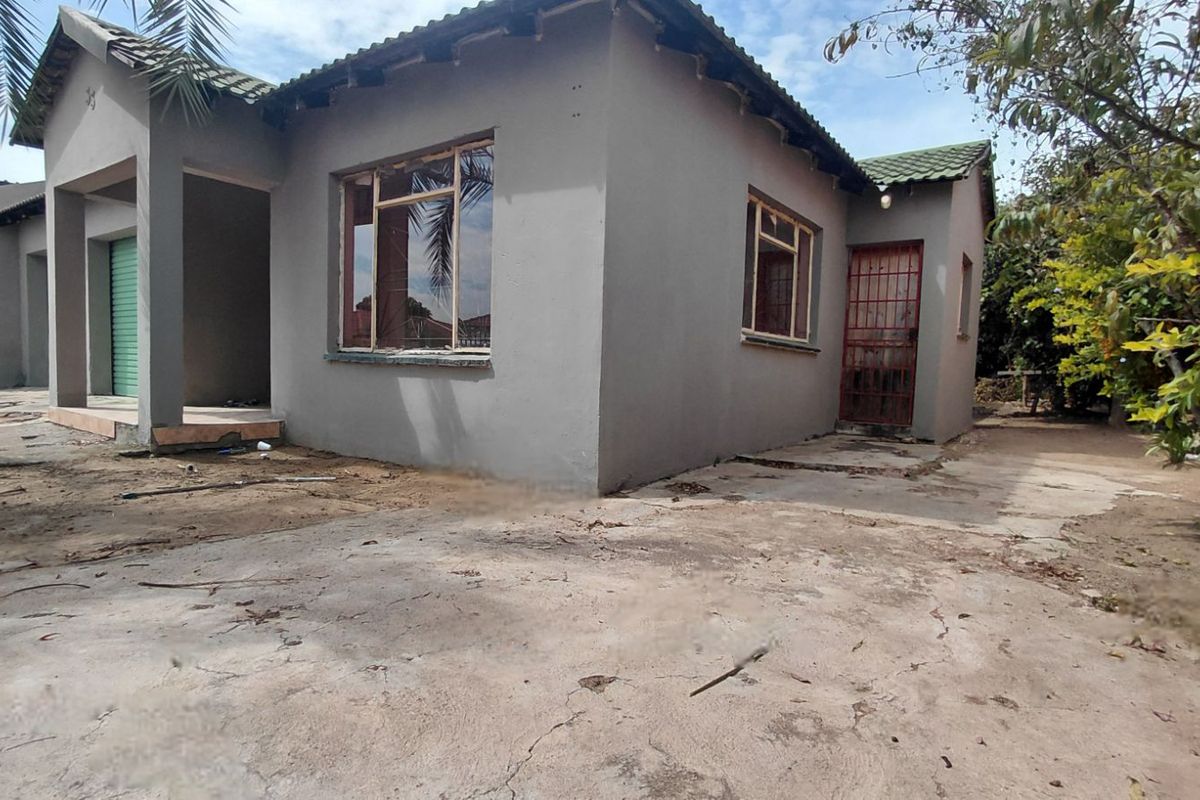 House For Sale in Seshego 9B - Photo 4