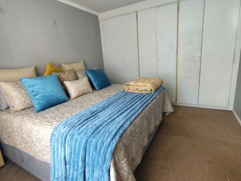 Townhouse For Sale in Weltevreden Park - Photo 5