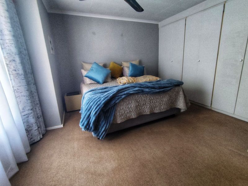 Townhouse For Sale in Weltevreden Park - Photo 6