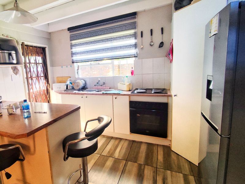 Townhouse For Sale in Weltevreden Park - Photo 4