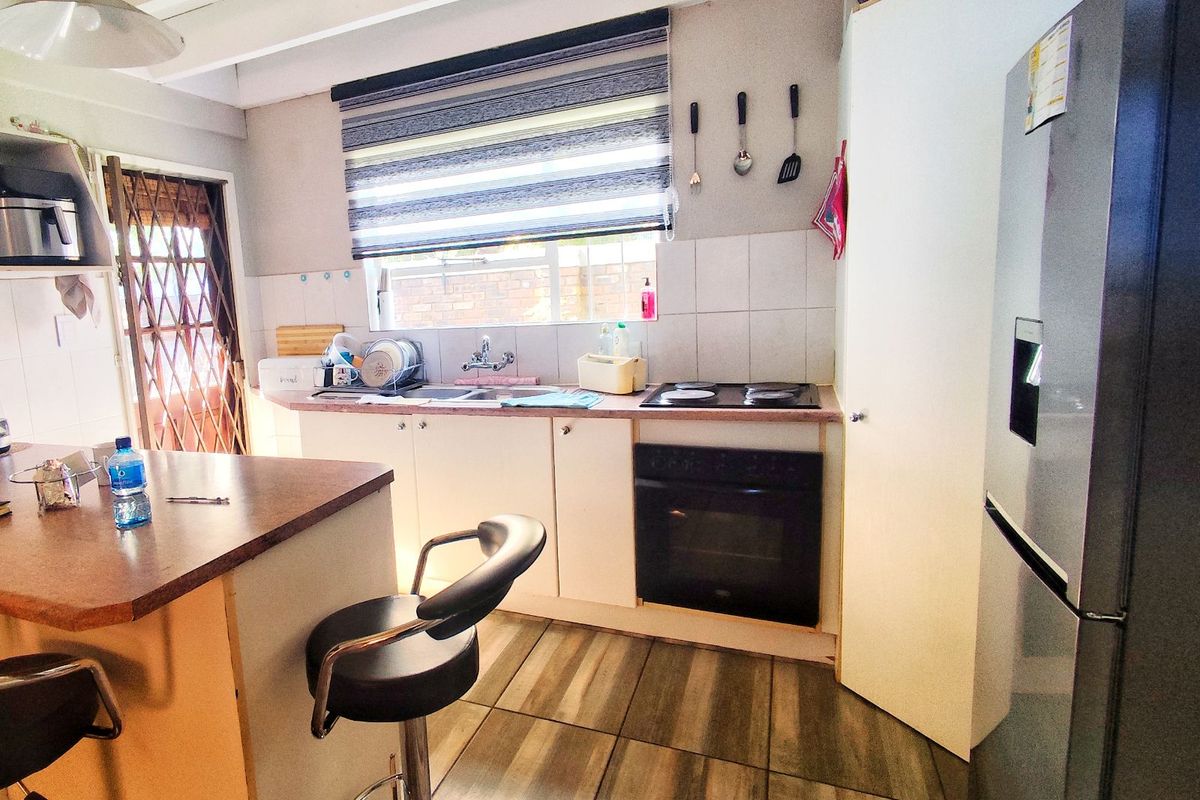 Townhouse For Sale in Weltevreden Park - Photo 4