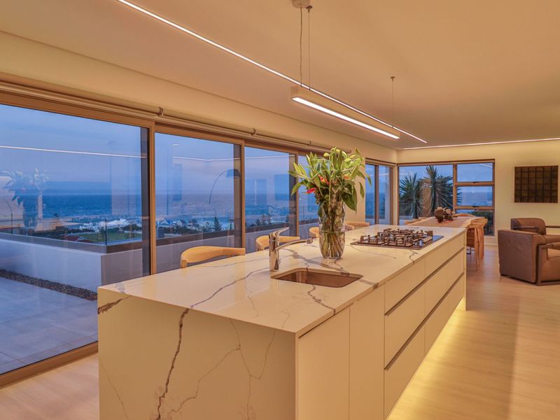 House For Sale in Mossel Bay Central - Photo 2