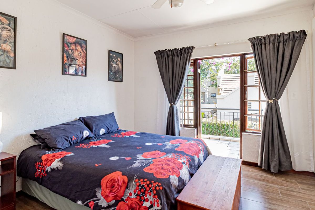 Townhouse For Sale in Lonehill - Photo 3