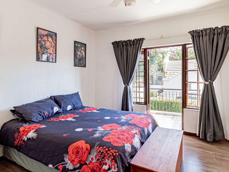 Townhouse For Sale in Lonehill - Photo 3