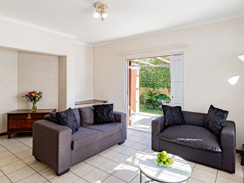 Townhouse For Sale in Lonehill - Photo 2