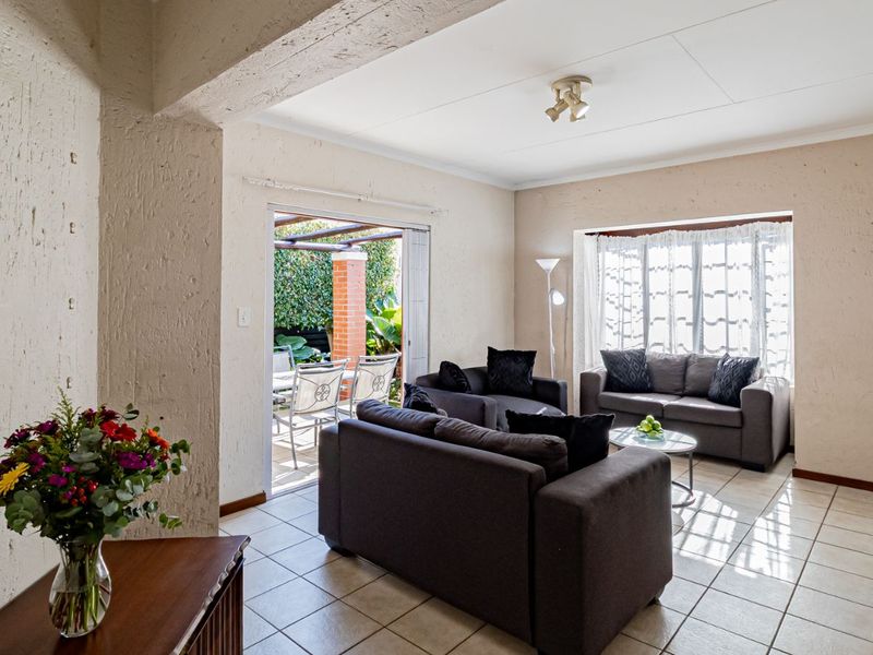 Townhouse For Sale in Lonehill - Photo 10