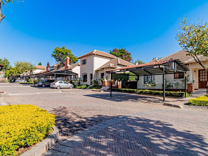 Townhouse For Sale in Lonehill - Photo 5