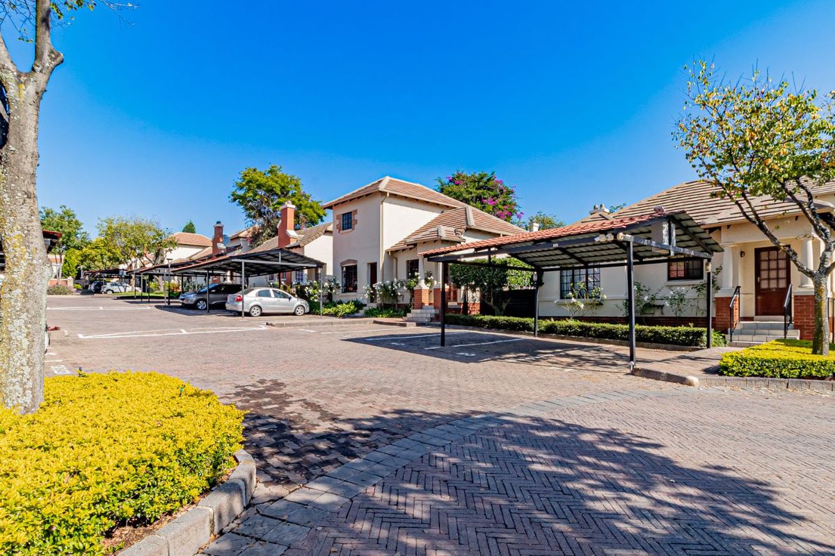 Townhouse For Sale in Lonehill - Photo 5