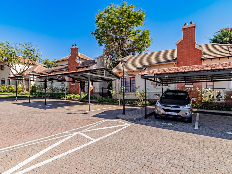 Townhouse For Sale in Lonehill - Photo 9