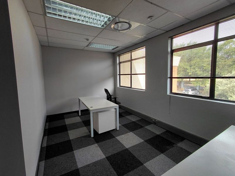 Office To Rent in Faerie Glen - Photo 10