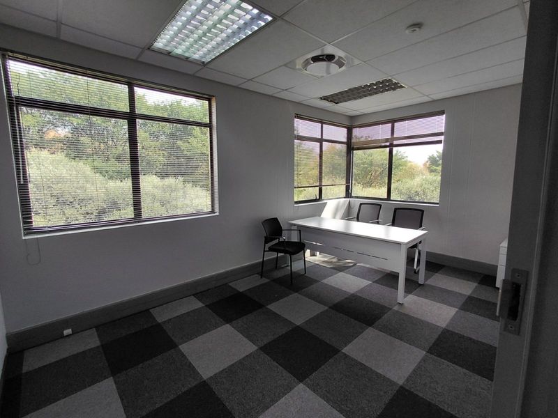 Office To Rent in Faerie Glen - Photo 9
