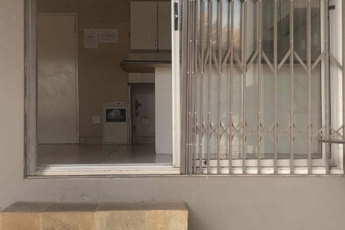 Apartment For Sale in Wilgeheuwel - Photo 5