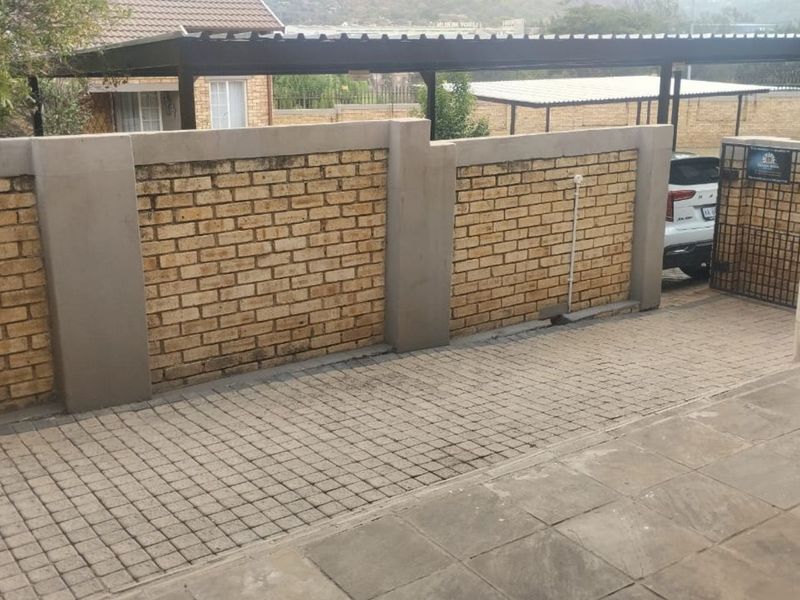 Apartment For Sale in Wilgeheuwel - Photo 3