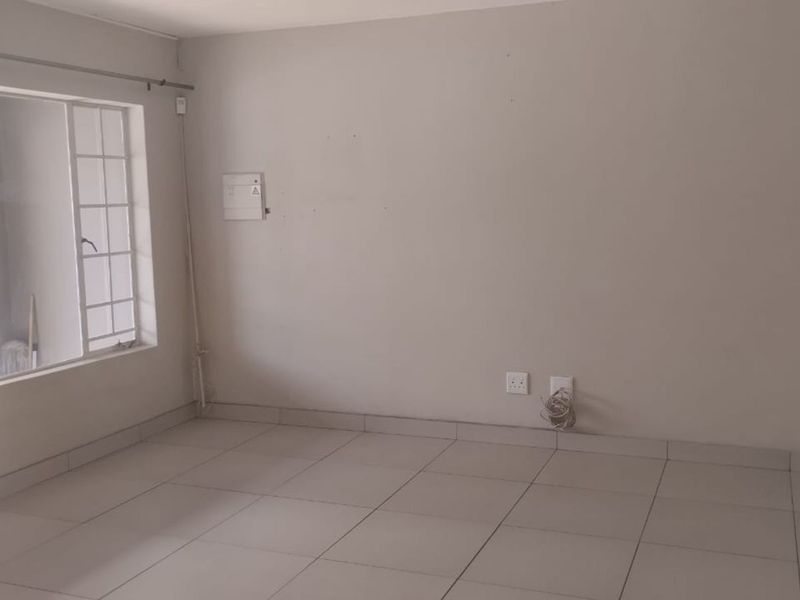 Apartment For Sale in Wilgeheuwel - Photo 10