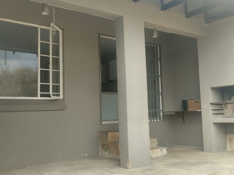 Apartment For Sale in Wilgeheuwel - Photo 4