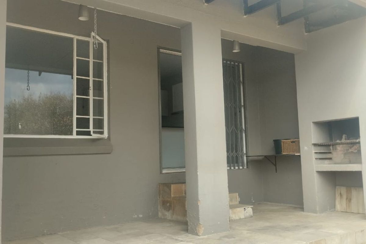 Apartment For Sale in Wilgeheuwel - Photo 4