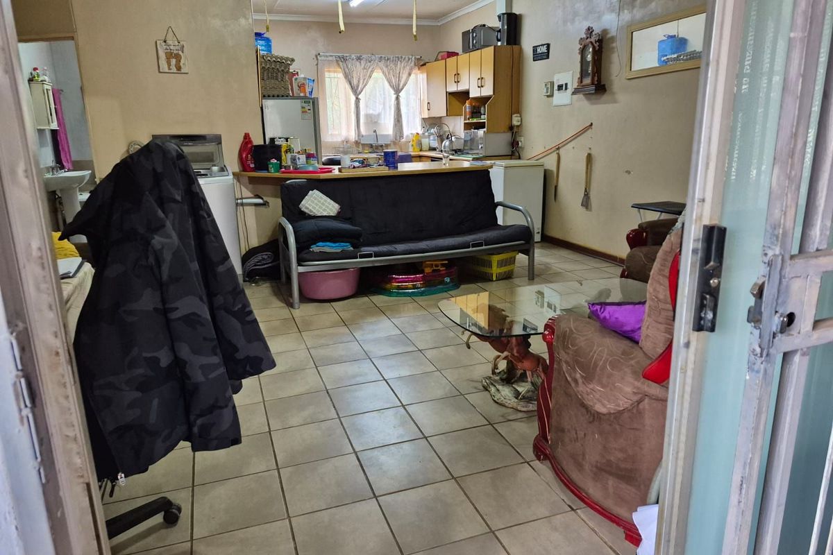 House For Sale in Kuruman Central - Photo 2