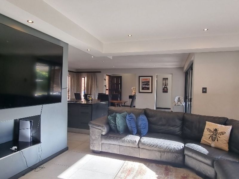 Cluster To Rent in Bryanston - Photo 3