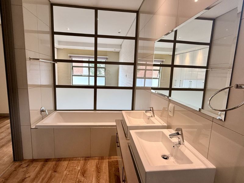 Townhouse To Rent in Lynnwood - Photo 6