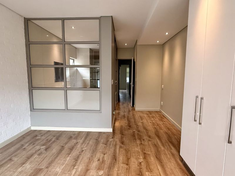 Townhouse To Rent in Lynnwood - Photo 3