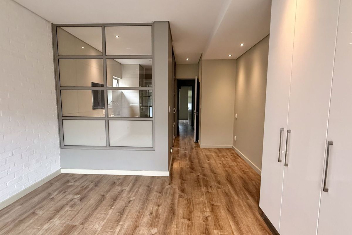 Townhouse To Rent in Lynnwood - Photo 3