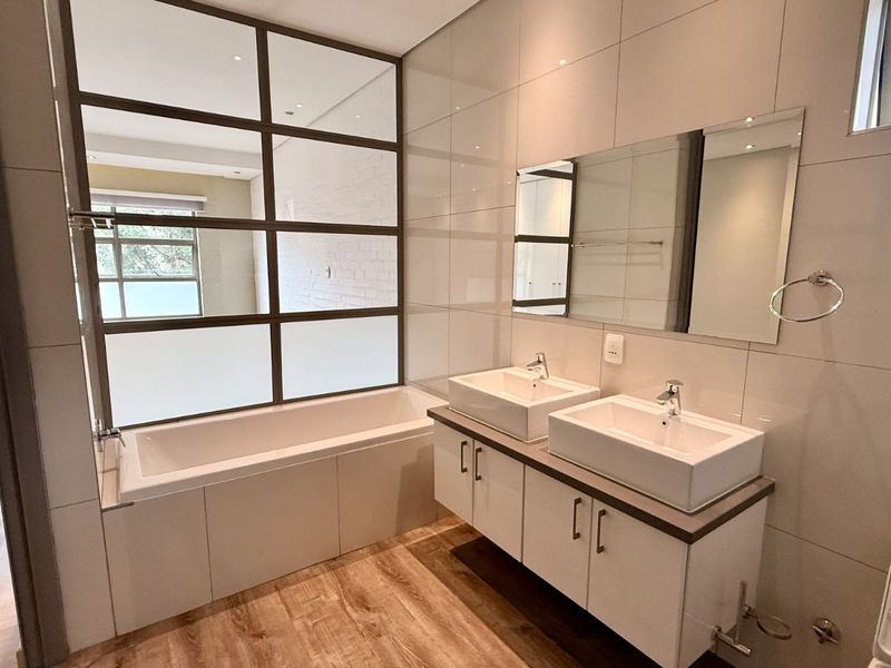 Townhouse To Rent in Lynnwood - Photo 9