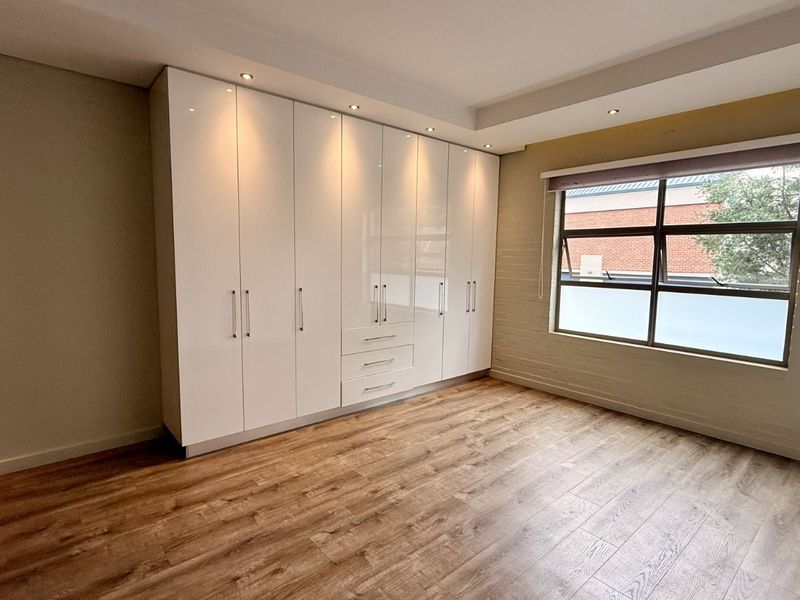 Townhouse To Rent in Lynnwood - Photo 2