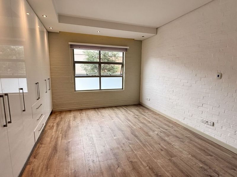 Townhouse To Rent in Lynnwood - Photo 4