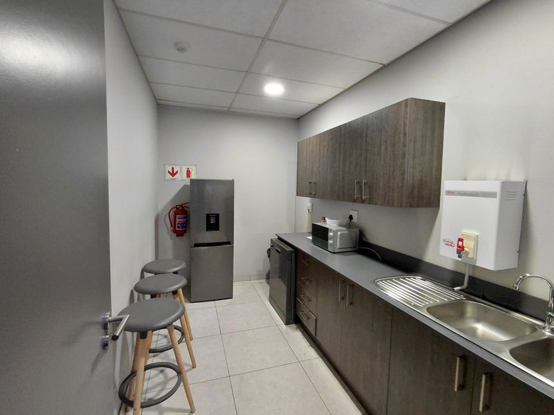 Office To Rent in Faerie Glen - Photo 10