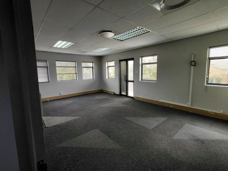 Office To Rent in Faerie Glen - Photo 6