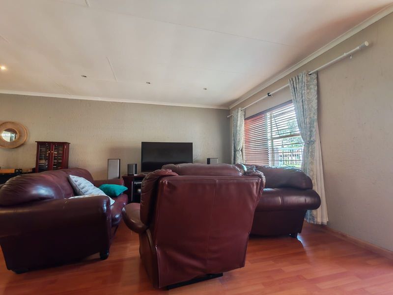 Townhouse For Sale in Terenure - Photo 4
