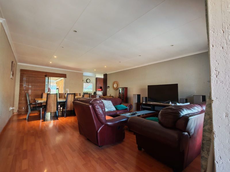 Townhouse For Sale in Terenure - Photo 5