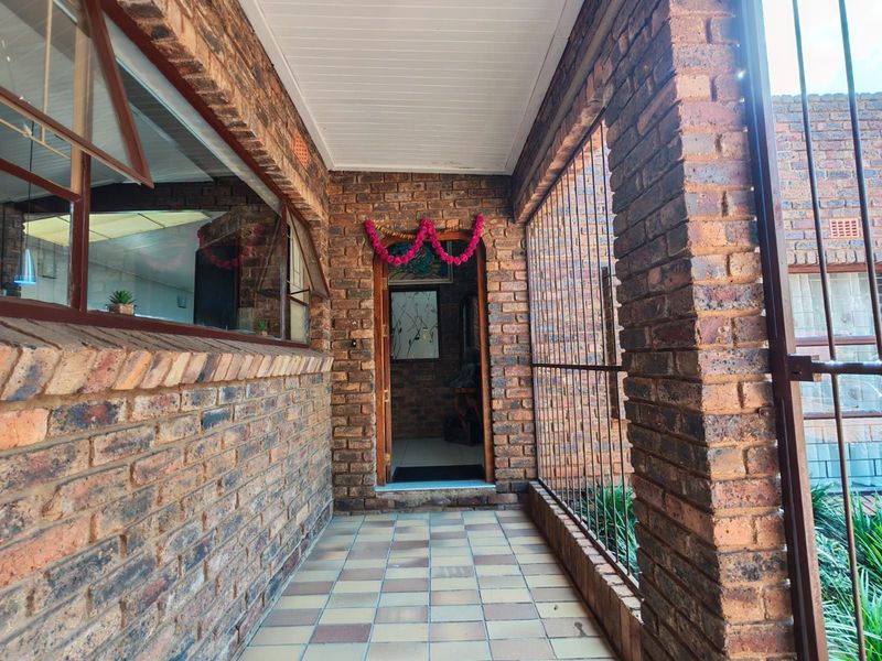 House For Sale in Terenure - Photo 2