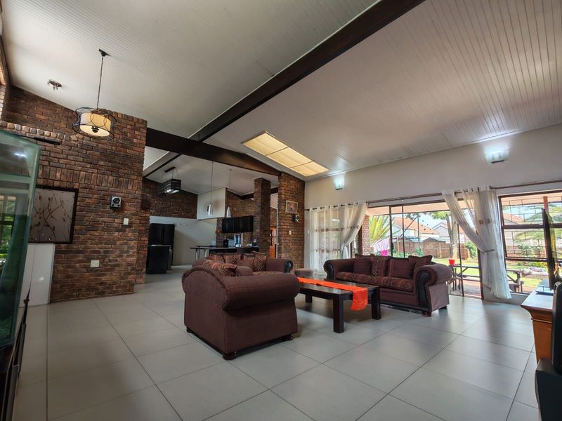 House For Sale in Terenure - Photo 1