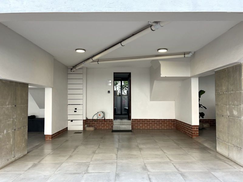 Townhouse For Sale in Lynnwood - Photo 3