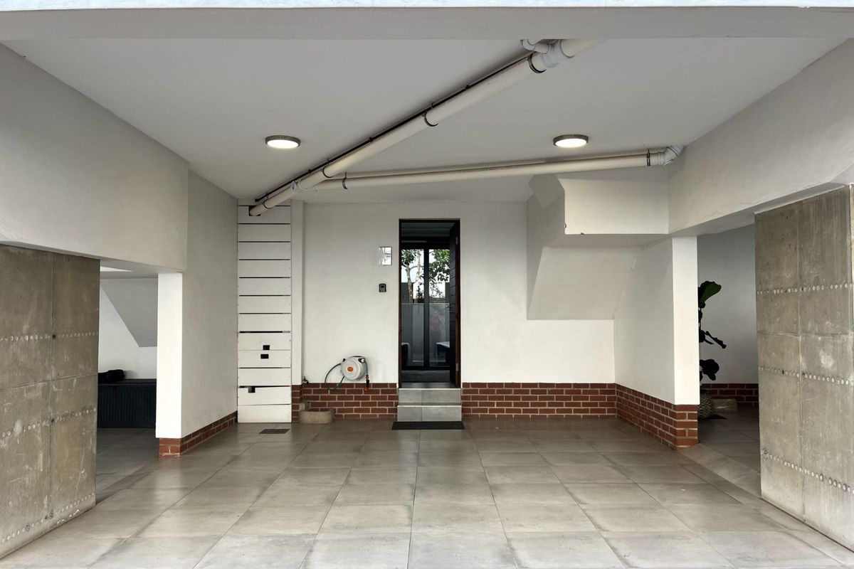 Townhouse For Sale in Lynnwood - Photo 3