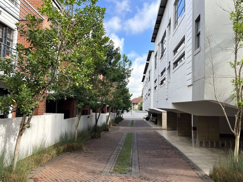 Townhouse For Sale in Lynnwood - Photo 2