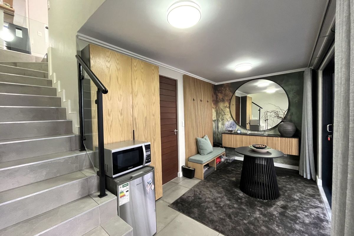 Townhouse For Sale in Lynnwood - Photo 4