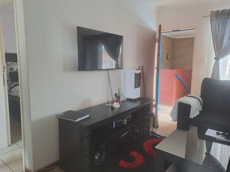 Townhouse For Sale in Annadale - Photo 6