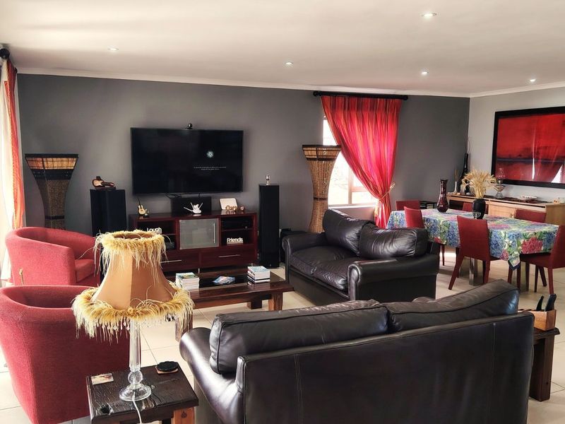 House For Sale in Da Nova - Photo 2